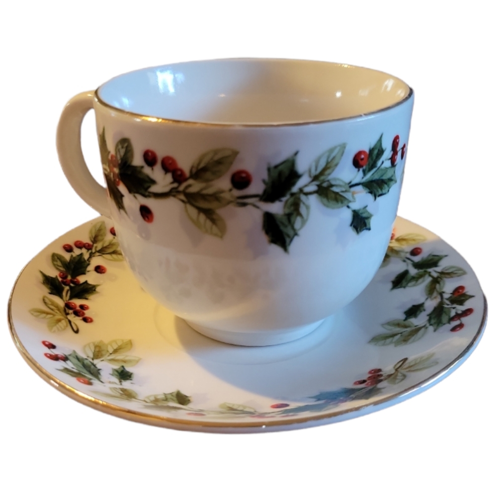 1 Vtg Cup/Saucer Gibson Holiday Classics Holly Berries Christmas Gold Trim